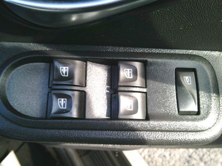 2018 Dacia Duster - image 22