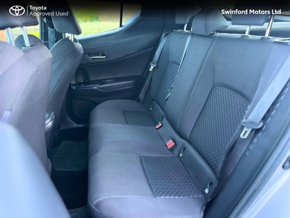 2022 Toyota C-HR CHR 1.8 HYBRID LUNA 4DR A AUTO €26,500