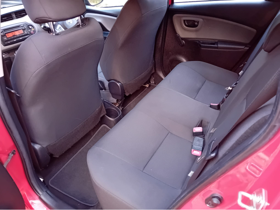 2015 Toyota Yaris - image 10