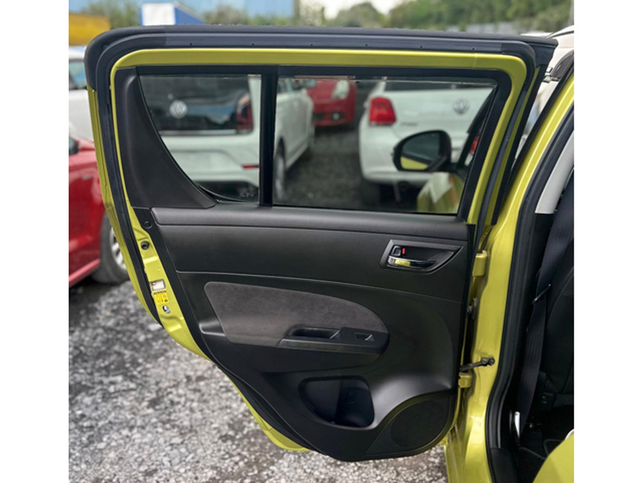 2016 Suzuki Swift - image 6