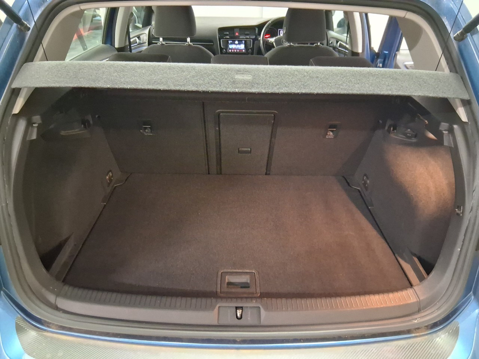 2013 Volkswagen Golf - image 9