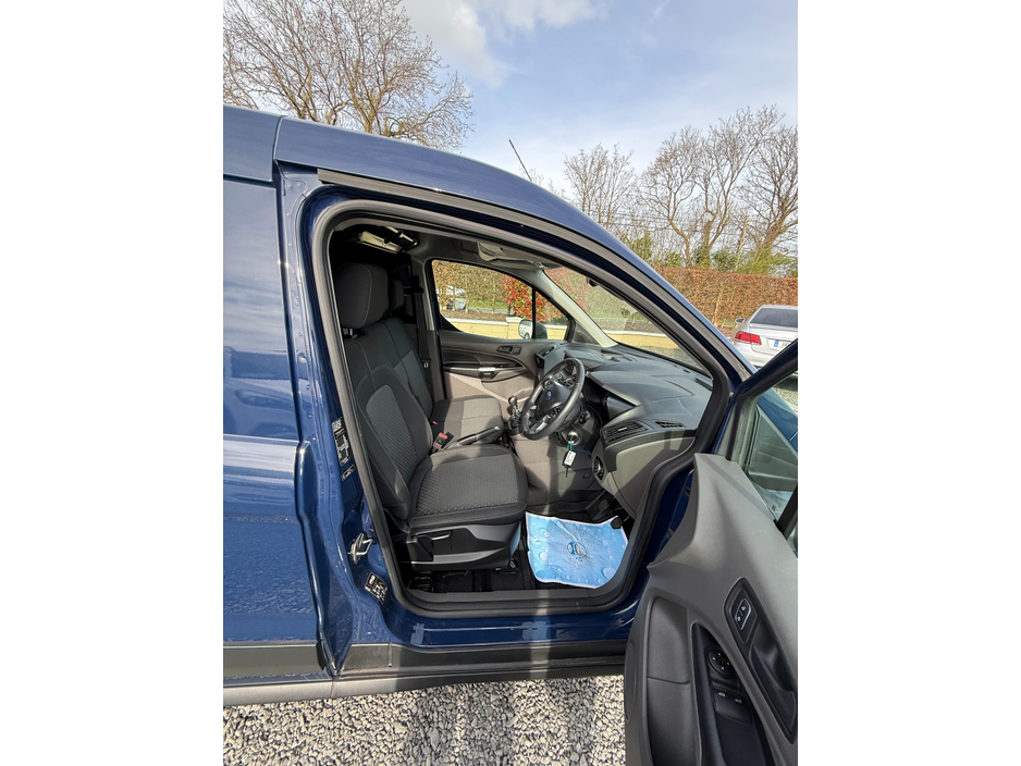 2022 Ford Transit Connect - image 12