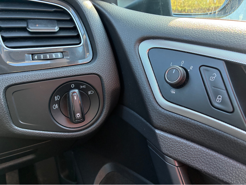 2019 Volkswagen Golf - image 18