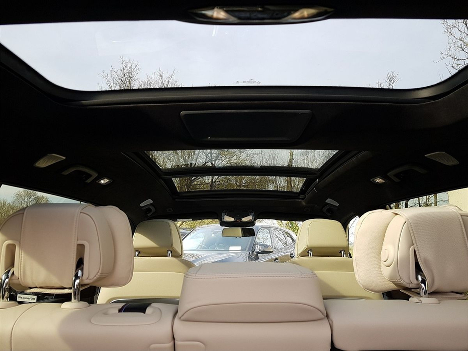 2023 BMW X7 - image 24