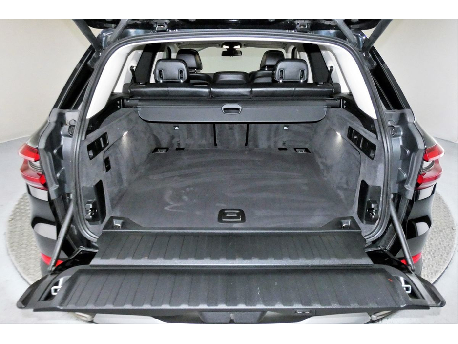 2020 BMW X5 - image 28