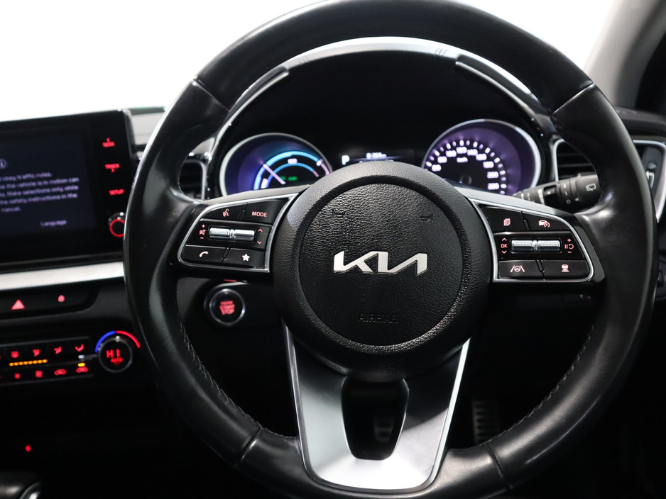 2023 Kia XCeed - image 10