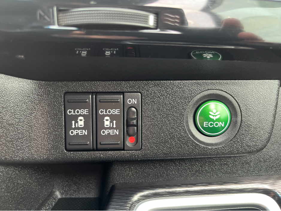 2019 Honda Stepwagon - image 25