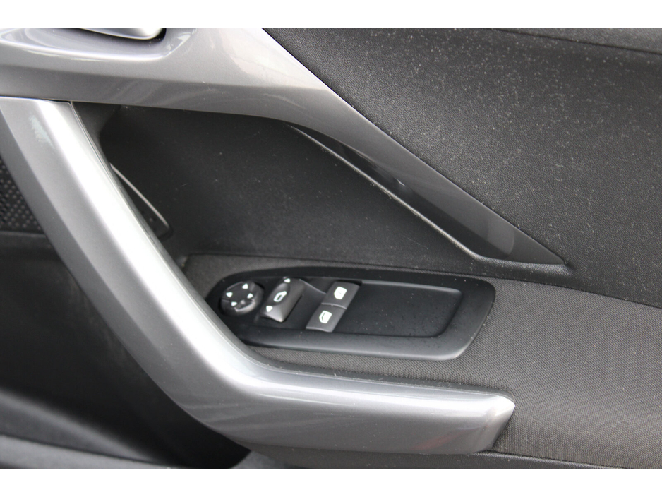 2018 Peugeot 2008 - image 13