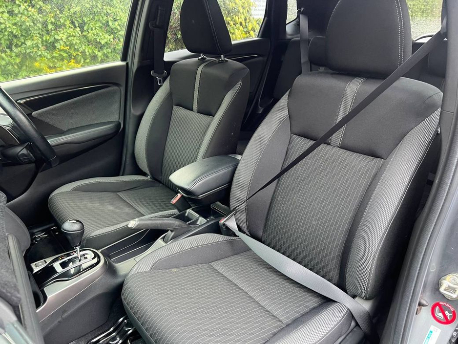 2017 Honda Fit - image 6