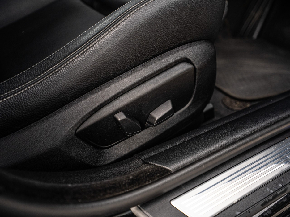 2016 BMW 5 Series - image 18