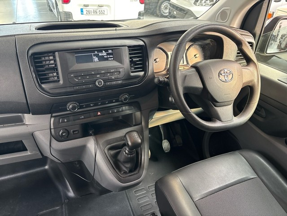 2021 Toyota Proace - image 8