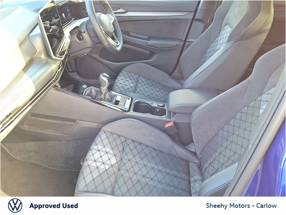 2025 Volkswagen Golf - image 4