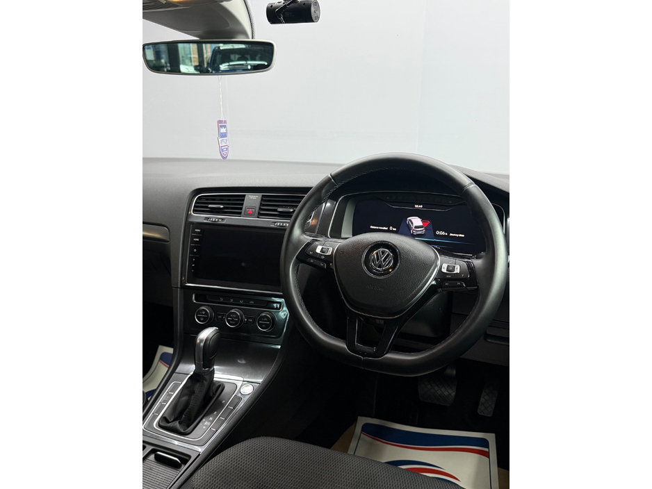 2018 Volkswagen Golf - image 10