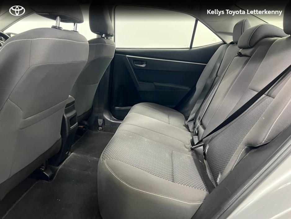 2017 Toyota Corolla - image 7