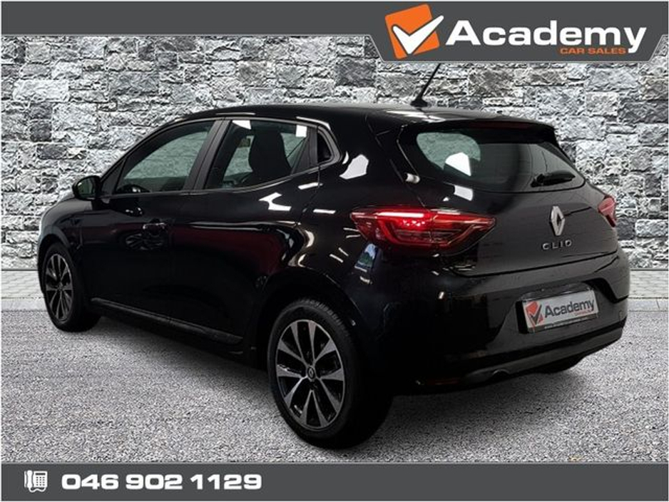 2023 Renault Clio - image 3