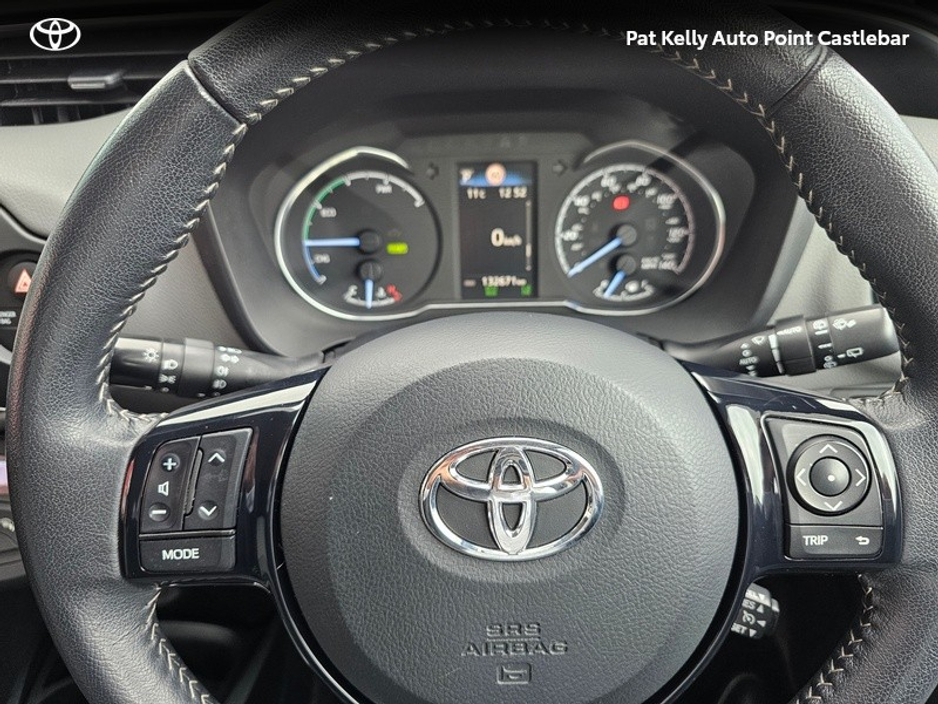 2018 Toyota Yaris - image 13