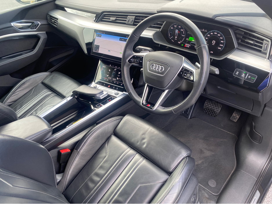 2022 Audi e-tron - image 11