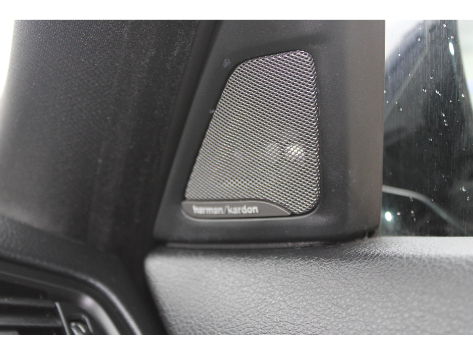 2016 BMW 5 Series - image 18