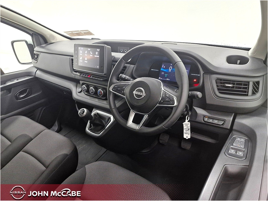 2025 Nissan Primastar - image 27