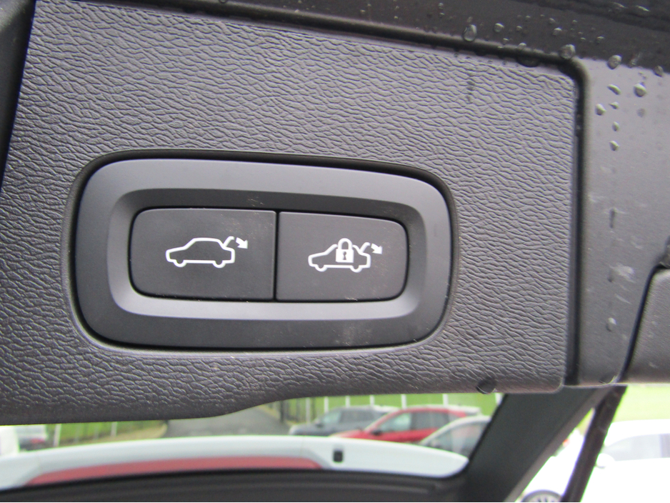 2023 Volvo XC60 T6 PHEV PLUS DARK AWD 5DR AUTO