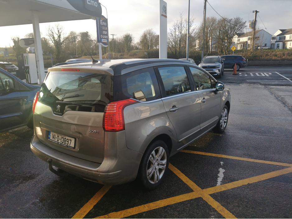 2014 Peugeot 5008 ACTIVE 1.6 HDI 115 4DR €5,500