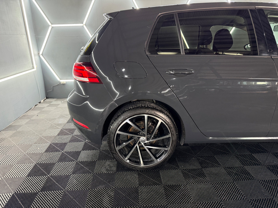 2019 Volkswagen Golf - image 7