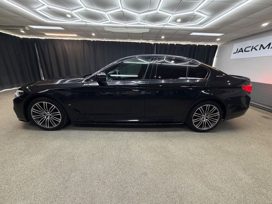 2019 BMW 5 Series - image 6