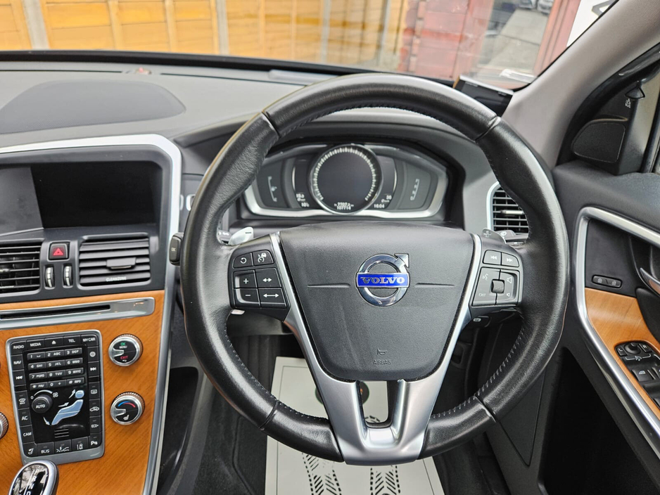 2016 Volvo XC60 - image 24
