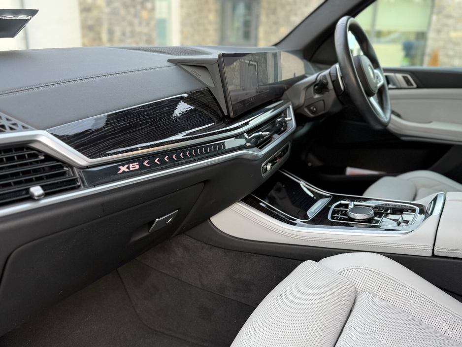 2024 BMW X5 - image 10