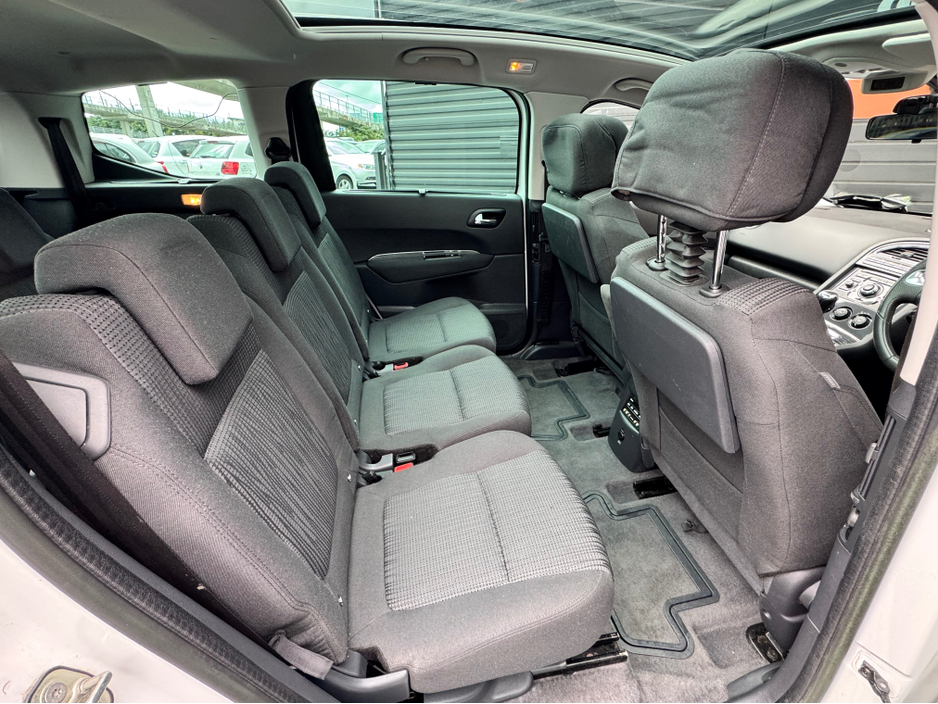 2013 Peugeot 5008 - image 12