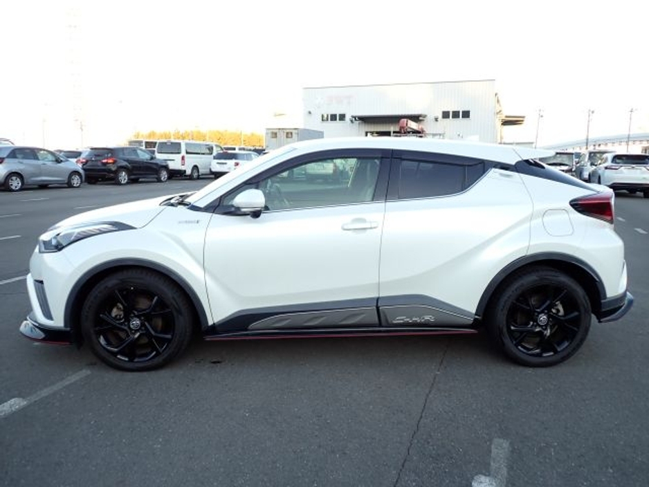 2019 Toyota C-HR - image 7