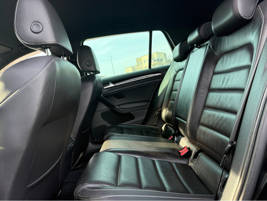2015 Volkswagen Golf - image 7