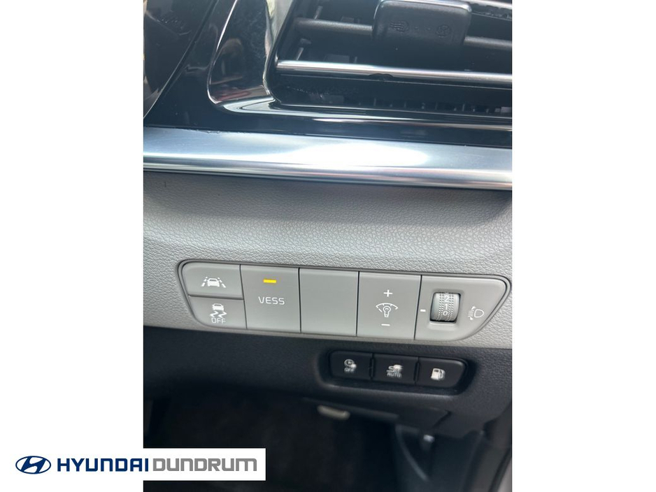 2020 Kia Niro - image 15