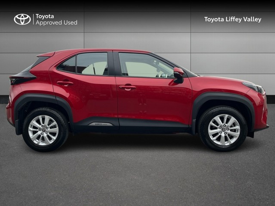 2022 Toyota Yaris Cross - image 3