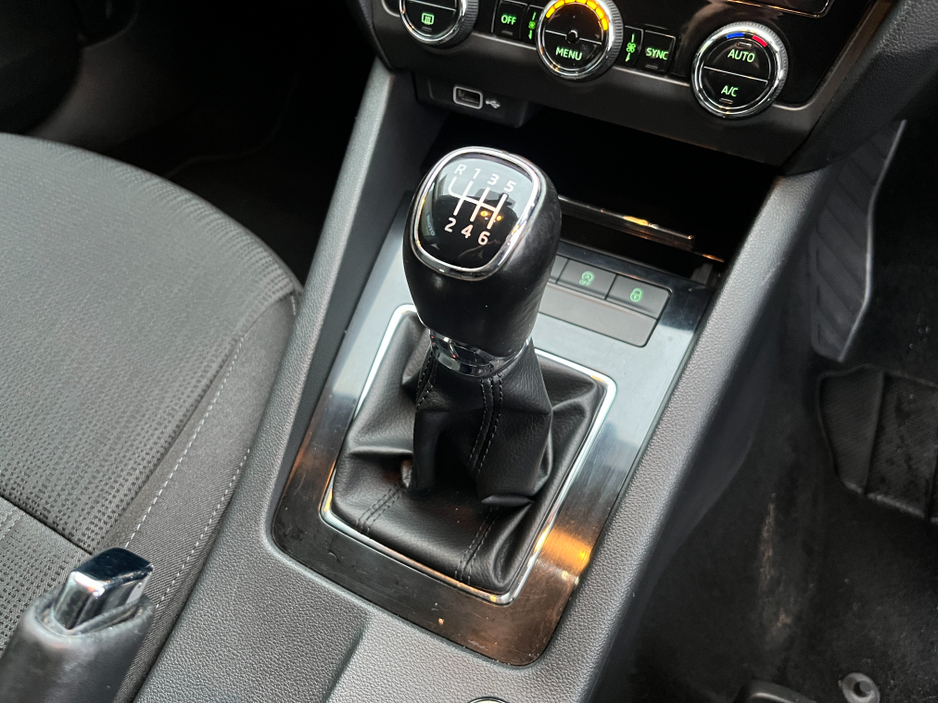 2018 Skoda Octavia STYLE 1.0 PETROL //HIGH SPEC//SAT NAV//REVERSE CAMERA// €13,950