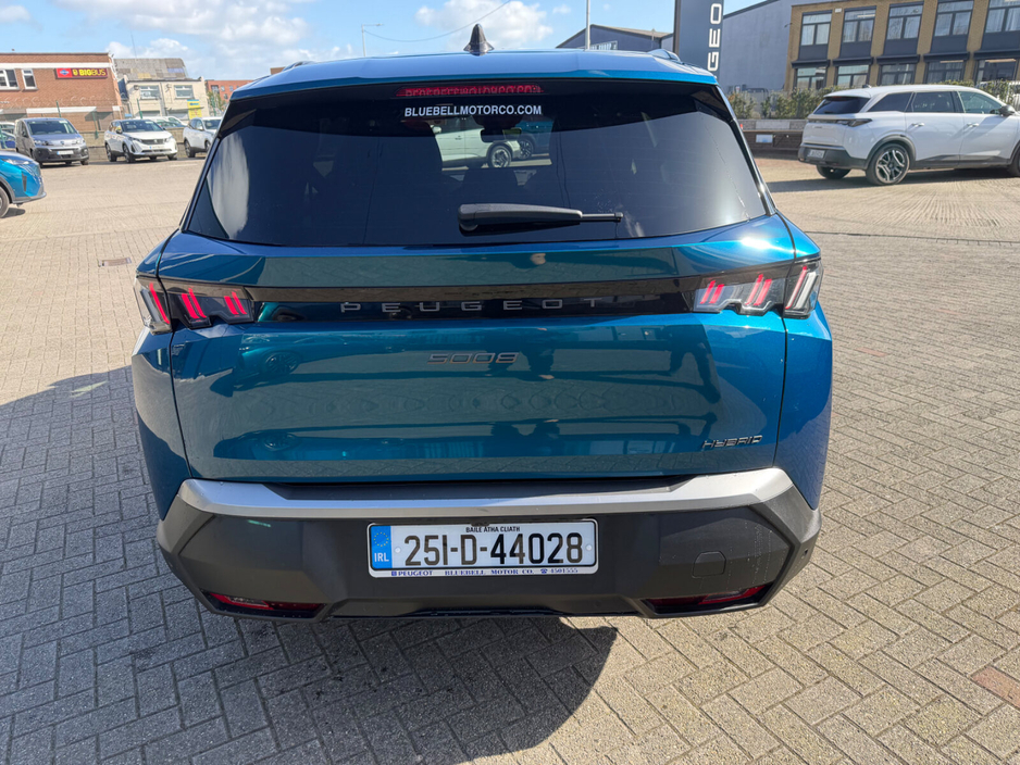 2025 Peugeot 5008 - image 4