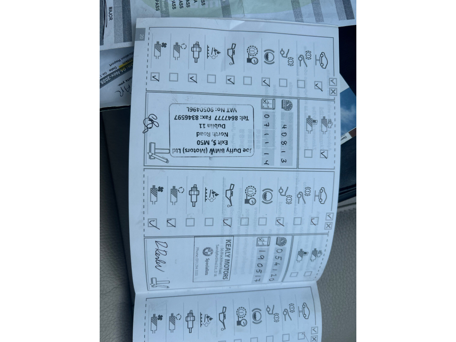2011 BMW 3 Series - image 19