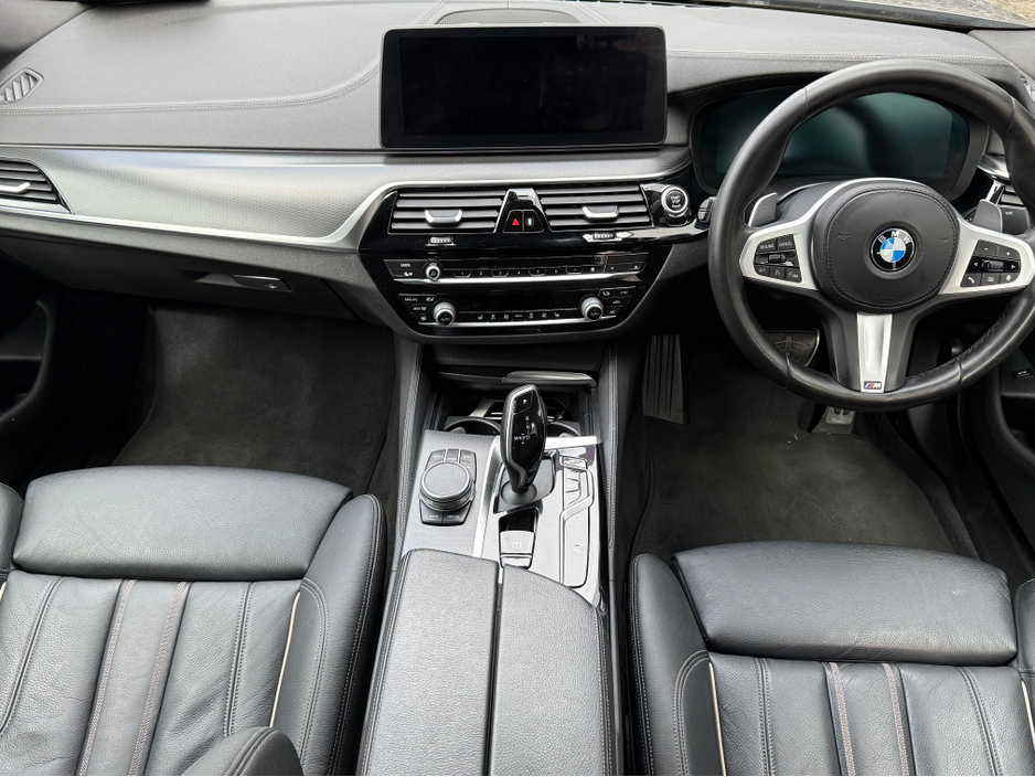 2021 BMW 5 Series - image 10