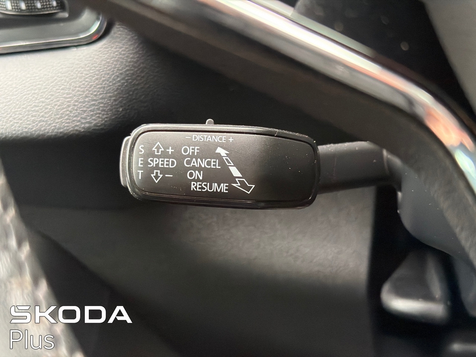 2022 Skoda Karoq - image 17