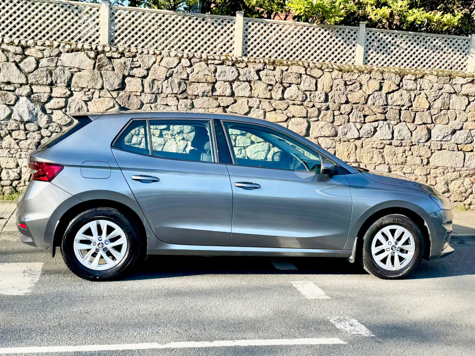 2021 Volkswagen Golf - image 4