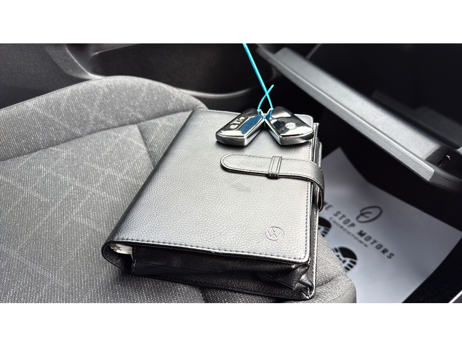 2021 Volkswagen Golf - image 34