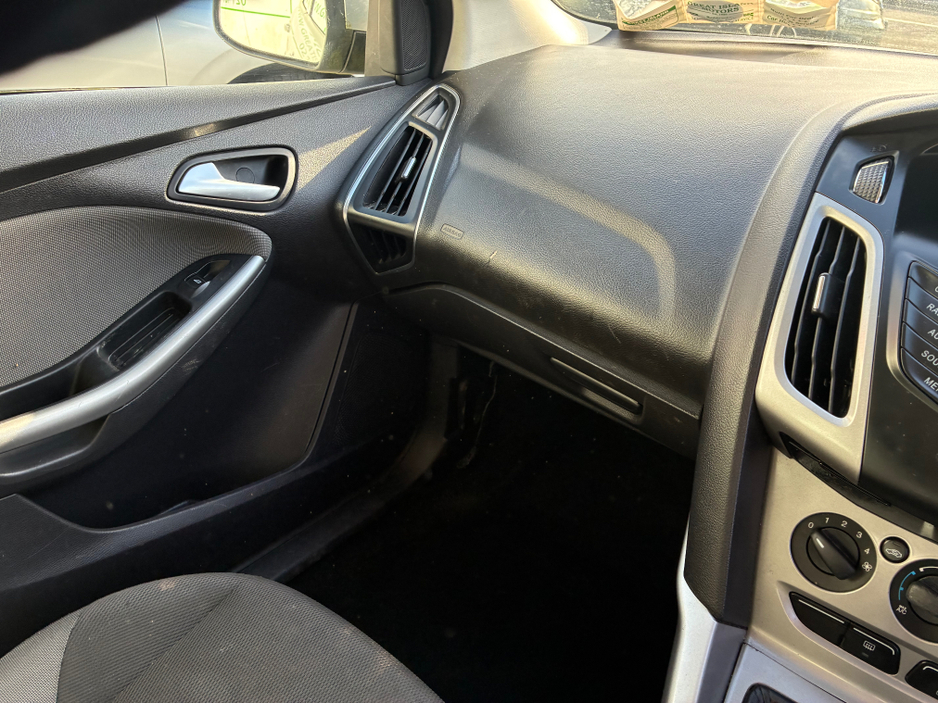 2012 Ford Focus - image 20