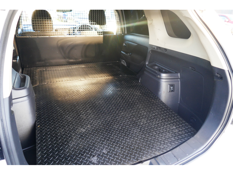 2020 Mitsubishi Outlander - image 15