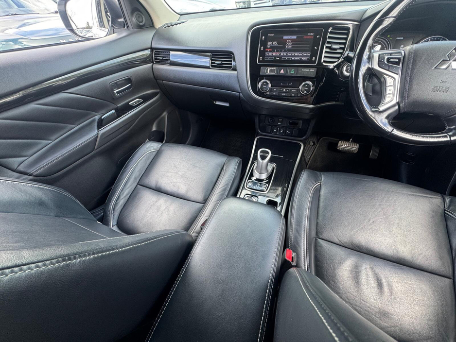 2018 Mitsubishi Outlander - image 20