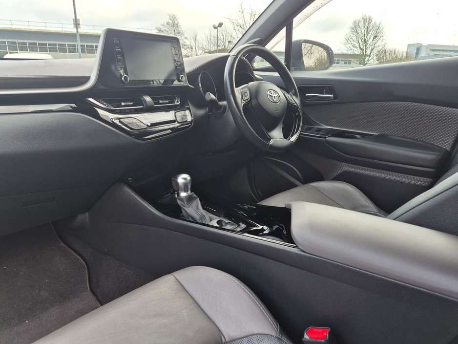 2021 Toyota C-HR 1.8 HYBRID SOL €23,999