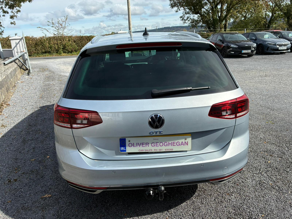 2022 Volkswagen Passat - image 16