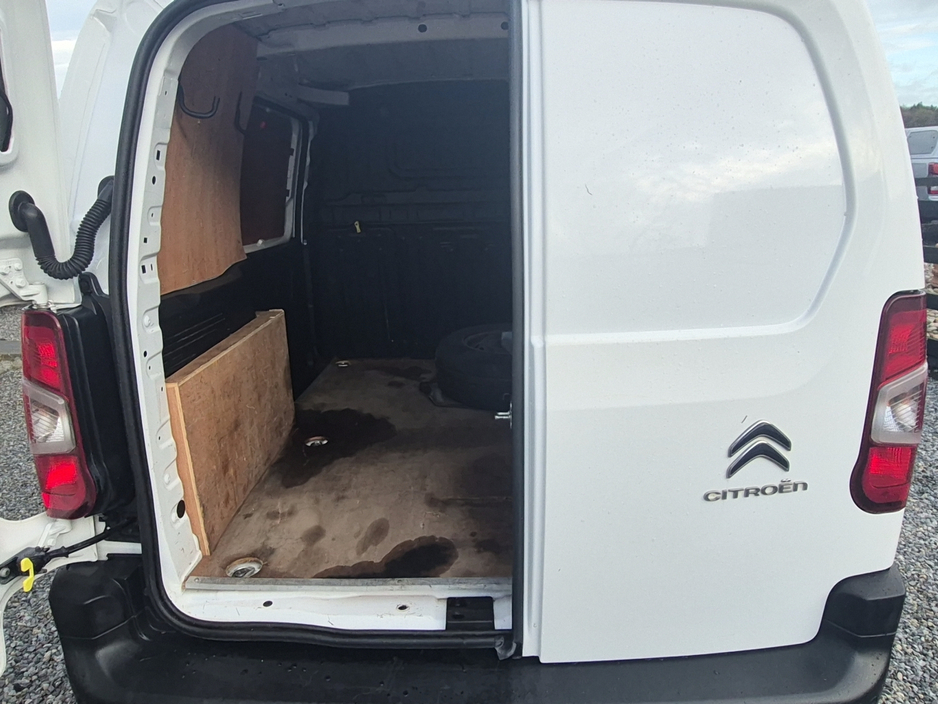 2021 Citroen Berlingo Enterprise 650 Van 1.5 Diesel with 3 seats in front and side loading door.