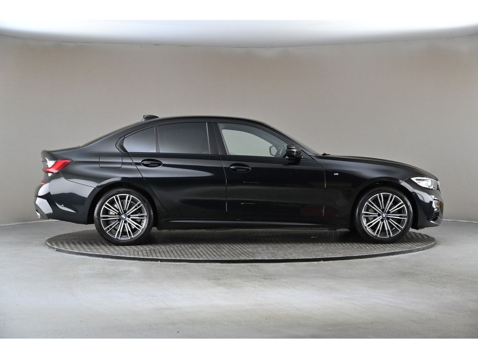 2021 BMW 3 Series - image 11