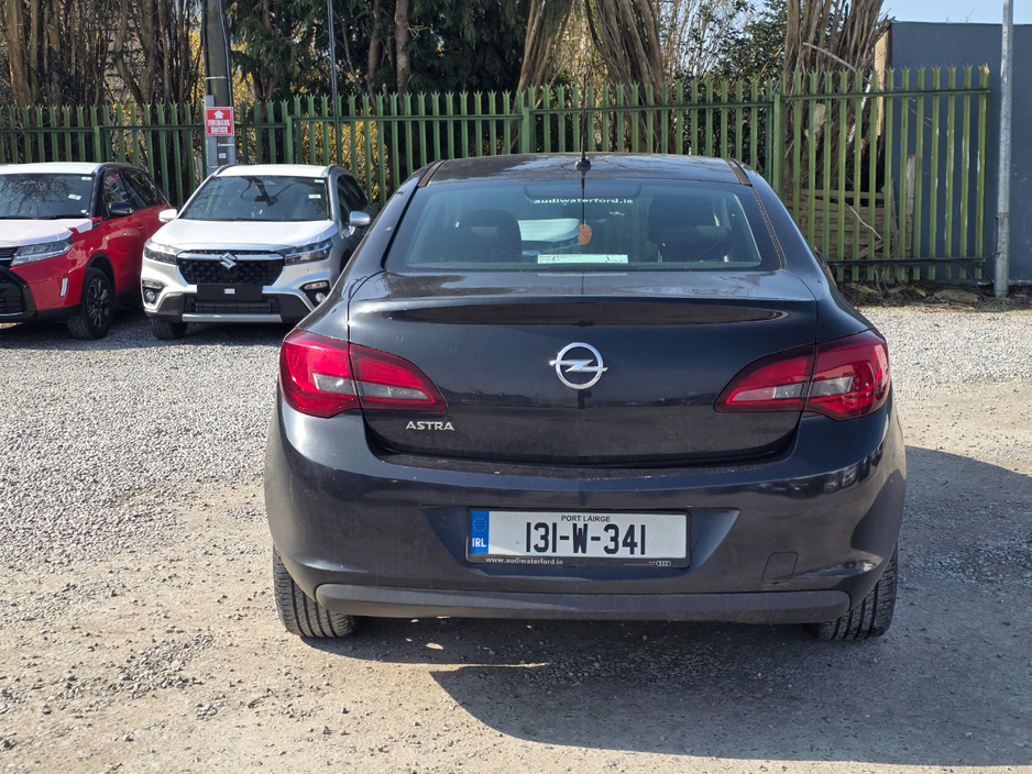 2013 Opel Astra - image 6