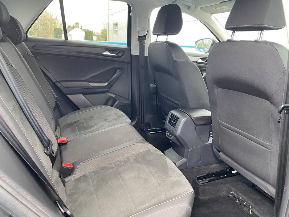 2022 Volkswagen T-Roc - image 8